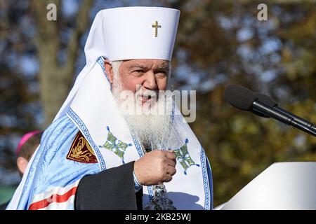 Metropolit Makariy (Maletych), Leiter der ukrainischen autokephalen orthodoxen Kirche, während der Messe für die Gewährung von Autokephalie an die ukrainische Kirche auf einem Platz vor der Sophienkathedrale in Kiew, Ukraine, 14. Oktober 2018 (Foto: Maxym Marusenko/NurPhoto) Stockfoto