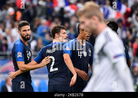 Olivier Giroud #9 und benjamin pavard #2 (FRA) während des Nationalliga-Spiels zwischen Frankreich und Deutschland im französischen Stadion am 16. Oktober 2018 in Paris, Frankreich. (Foto von Julien Mattia/NurPhoto) Stockfoto