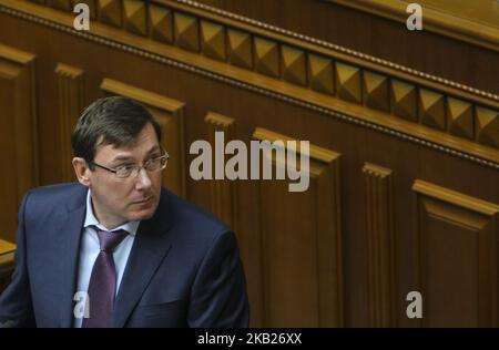 Generalanwalt Jurij Lutsenko hält eine Rede in Werchowna Rada, während er an der Parlamentssitzung teilnimmt, um die Aufhebung der Immunität von Oleksandr Vilkul in Kiew, Ukraine, am 16,2018. Oktober zu beantragen. Das ukrainische Parlament hat nicht für den Abzug der Immunität vom Oppositionsblockgesetzgeber Oleksandr Vilkul gestimmt. (Foto von Sergii Chartschenko/NurPhoto) Stockfoto