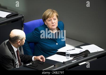 Bundeskanzlerin Angela Merkel (R) wird am 17. Oktober 2018 im Bundestag in Berlin abgebildet. (Foto von Emmanuele Contini/NurPhoto) Stockfoto