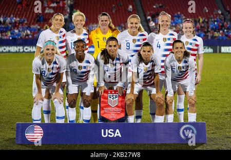 Frisco - 17. OKTOBER: 2018 Back Row:- Abby Dahlkemper, Megan Rapinoa, Alyssa Naeher, Lindsey Horan, Becky Sauerbrunn und Rose Lavelle aus den USA. Front Row:- Julie Ertz, Crysta Dunn, Alex Morgan, Tobin Heath und Kelley O'Hara aus den USA beim CONCACAF Women's Championship Final Match zwischen den USA und Kanada im Toyota Stadium, Frisco am 17. Oktober 2018 (Foto by Action Foto Sport/NurPhoto) Stockfoto