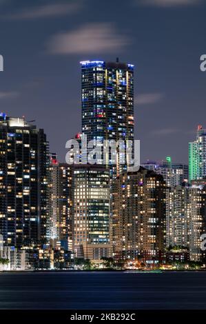 Downtown Miami nächtliche Stadtlandschaft Stockfoto