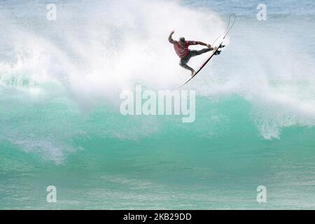 Italo Ferreira aus Brasilien im Einsatz während der World Surf League MEO Rip Curl Pro Portugal, dem Event der WSL Men's Championship Tour 10., am 20. Oktober 2018 am Strand von Supertubos in Peniche, Portugal. ( Foto von Pedro FiÃºza/NurPhoto) Stockfoto