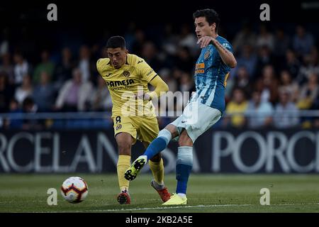 Jose Maria Gimenez de Vargas (R) von Atletico de Madrid kämpft mit Pablo Fornals von Villarreal CF während des La Liga-Spiels zwischen Villarreal CF und Atletico de Madrid am 20. Oktober 2018 im Estadio de la Ceramica in Vila-real, Spanien um den Ball (Foto von David Aliaga/NurPhoto) Stockfoto