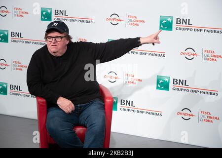 Der amerikanische Regisseur Michael Moore nimmt am 20. Oktober 2018 im Auditorium Parco della Musica in Rom, Italien, an einer Fotoschau während des Filmfestivals 13. in Rom Teil. (Foto von Mauro Fagiani/NurPhoto) Stockfoto