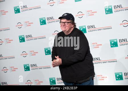 Der amerikanische Regisseur Michael Moore nimmt am 20. Oktober 2018 im Auditorium Parco della Musica in Rom, Italien, an einer Fotoschau während des Filmfestivals 13. in Rom Teil. (Foto von Mauro Fagiani/NurPhoto) Stockfoto