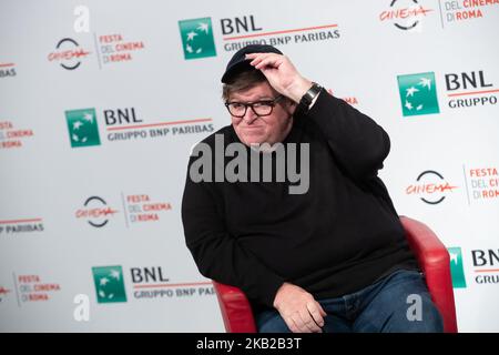 Der amerikanische Regisseur Michael Moore nimmt am 20. Oktober 2018 im Auditorium Parco della Musica in Rom, Italien, an einer Fotoschau während des Filmfestivals 13. in Rom Teil. (Foto von Mauro Fagiani/NurPhoto) Stockfoto