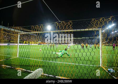 Aleksandar Prijovi? Das erste Tor für PAOK (Penalty) beim FC Aris und FC PAOK Spiel für die Superliga Griechenland, die erste Kategorie in Thessaloniki, Griechenland, am 21. Oktober 2018. Das Spiel fand im Kleanthis Vikelides Stadium oder im Charilaou Stadium, dem Heimstadion des FC Aris, statt. Zuerst erzielte Aris in der 2' min mit Mateo Garcia und dann Aleksandar Prijovic für PAOK traf eine Strafe in der 36' und dann in 84'. Nach diesem Sieg behielt der FC PAOK seinen 1.. Platz in der griechischen Meisterschaft. PAOK gewann 2:1. (Foto von Nicolas Economou/NurPhoto) Stockfoto