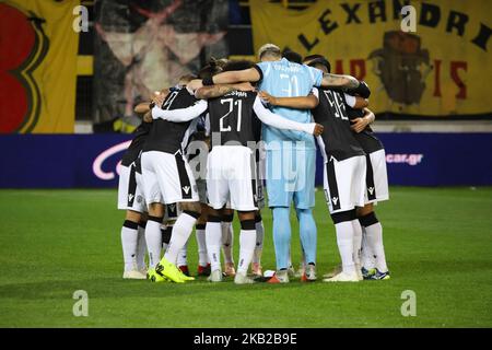 FC PAOK vor dem Spiel im Charilaou Stadium während des FC Aris und des FC PAOK Spiels für die Superliga Griechenland, die erste Kategorie in Thessaloniki, Griechenland, am 21. Oktober 2018. Das Spiel fand im Kleanthis Vikelides Stadium oder im Charilaou Stadium, dem Heimstadion des FC Aris, statt. Zuerst erzielte Aris in der 2' min mit Mateo Garcia und dann Aleksandar Prijovic für PAOK traf eine Strafe in der 36' und dann in 84'. Nach diesem Sieg behielt der FC PAOK seinen 1.. Platz in der griechischen Meisterschaft. PAOK gewann 2:1. (Foto von Nicolas Economou/NurPhoto) Stockfoto