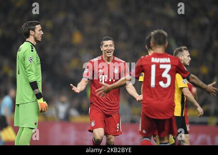 Robert Lewandowski von Bayern München feiert sein Tor mit dem FC Bayern Rafinha während des UEFA Champions League Fußballspiels zwischen AEK Athen FC und FC Bayern München am 23. Oktober 2018 im Stadion OACA Spyros Louis in Athen. (Foto von Alex Nicodim/NurPhoto) Stockfoto