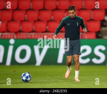 Eindhoven, Niederlande. Oktober 24. 2018 Harry Winks von Tottenham Hotspur beim Training von Tottenham Hotspur vor dem UEFA Champions League-Spiel der Gruppe B gegen PSV Eindhoven im Phillips-Stadion in Eindhoven, Niederlande, am 23. Oktober 2018 (Foto by Action Foto Sport/NurPhoto) Stockfoto