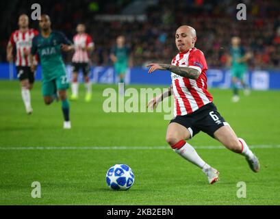 Eindhoven, Niederlande. Oktober 24. 2018 Angelino von PSV Eindhoven während des UEFA Champion League-Spiels der Gruppe B zwischen PSV Eindhoven und Tottenham Hotspur am 24. Oktober 2018 im Phillips Stadium, Eindhoven, Niederlande. (Foto von Action Foto Sport/NurPhoto) Stockfoto