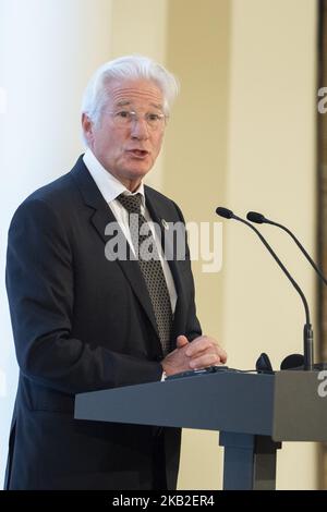 DER US-Schauspieler Richard Gere bei einem Treffen mit dem spanischen Premierminister Pedro Sanchez (nicht im Bild) am 25. Oktober 2018 im Moncloa-Palast in Madrid, Spanien. DIE RAIS Foundation ist eine gemeinnützige Organisation, die seit 1998 Obdachlosen hilft (Foto: Oscar Gonzalez/NurPhoto) Stockfoto