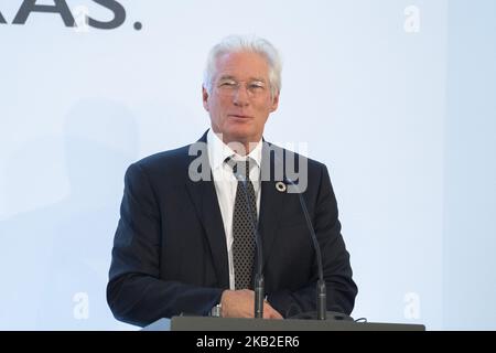 DER US-Schauspieler Richard Gere bei einem Treffen mit dem spanischen Premierminister Pedro Sanchez (nicht im Bild) am 25. Oktober 2018 im Moncloa-Palast in Madrid, Spanien. DIE RAIS Foundation ist eine gemeinnützige Organisation, die seit 1998 Obdachlosen hilft (Foto: Oscar Gonzalez/NurPhoto) Stockfoto
