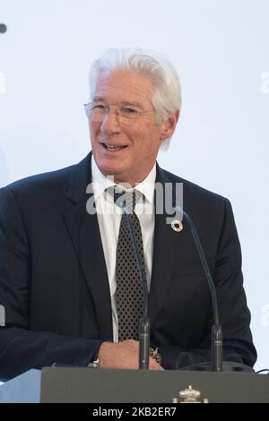 DER US-Schauspieler Richard Gere bei einem Treffen mit dem spanischen Premierminister Pedro Sanchez (nicht im Bild) am 25. Oktober 2018 im Moncloa-Palast in Madrid, Spanien. DIE RAIS Foundation ist eine gemeinnützige Organisation, die seit 1998 Obdachlosen hilft (Foto: Oscar Gonzalez/NurPhoto) Stockfoto