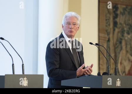 DER US-Schauspieler Richard Gere bei einem Treffen mit dem spanischen Premierminister Pedro Sanchez (nicht im Bild) am 25. Oktober 2018 im Moncloa-Palast in Madrid, Spanien. DIE RAIS Foundation ist eine gemeinnützige Organisation, die seit 1998 Obdachlosen hilft (Foto: Oscar Gonzalez/NurPhoto) Stockfoto