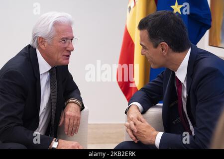 DER US-Schauspieler Richard Gere bei einem Treffen mit dem spanischen Premierminister Pedro Sanchez (nicht im Bild) am 25. Oktober 2018 im Moncloa-Palast in Madrid, Spanien. DIE RAIS Foundation ist eine gemeinnützige Organisation, die seit 1998 Obdachlosen hilft (Foto: Oscar Gonzalez/NurPhoto) Stockfoto