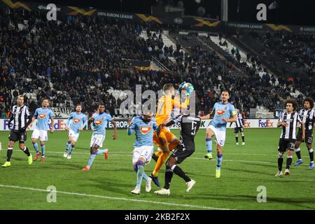 Torwart Adam Kovacsik (Videoton) spart #74. FC PAOK gegen MOL Vidi FC 0-2-Spiel im Toumba-Stadion in Thessaloniki, Griechenland für die UEFA Europa League Group L. Videon erzielte mit Szabolcs Huszti 12' und mit Stopira 45'. PAOK hatte mit 12 Endschüssen, 0 gelben Karten gegen Vidi mit 5 Endschüssen und 5 gelben Karten den 74%igen Besitz. (Foto von Nicolas Economou/NurPhoto) Stockfoto