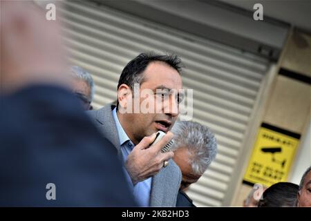 Ali Kenanoglu, Abgeordneter der pro-kurdischen Demokratischen Partei der Völker (HDP), spricht während einer Demonstration seiner Partei gegen die jüngsten Festnahmen der Parteimitglieder in Ankara, Türkei, am 28. Oktober 2018. (Foto von Altan Gocher/NurPhoto) Stockfoto