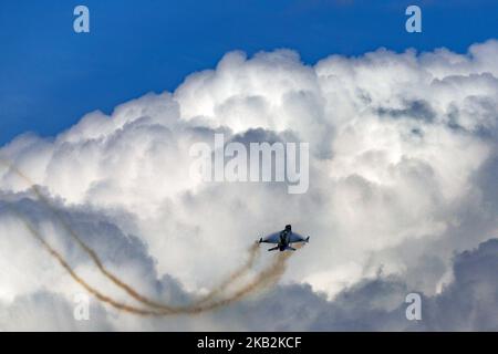 Eine hellenische Luftwaffe F-16C Block 52+, die während der Militärparade am 28.. Oktober 2018, dem 'Oxi-Tag', an den die Ablehnung des Ultimatums durch den italienischen Diktator Benito Mussolini im Jahr 1940 durch Griechenland erinnert, über Thessaloniki flog. (Foto von Nicolas Economou/NurPhoto) Stockfoto