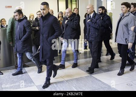 31/10/2018 Turin, Italien. Treffen im Palazzo della Regione über die Situation der Arbeiter von Comital-Lamalù von Volpiano. Der Minister für Arbeit und wirtschaftliche Entwicklung Luigi Di Maio und der Präsident der Region Piemonte, Sergio Chiamparino, diskutieren über die schwierige Situation der Arbeit in Piemonte. Es ist das erste Treffen eines Regierungsmitglieds nach dem Verlust der Bewerbung der olympischen Spiele und der wahrscheinlichen Entscheidung, das Hochgeschwindigkeitszugsprojekt (TAV) zu stoppen. Auf dem Bild: Di Maio kommen in den Palazzo della Regione. (Foto von Mauro Ujetto/NurPhoto) Stockfoto