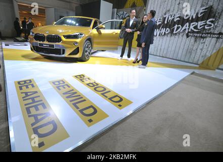 Offizielle Präsentation des neuen BMW X am 31. Oktober 2018 in Jakarta. Dieser neu eingetroffenen SUV trägt einen 1,499 ccm Turbo 3-Zylinder-Motor mit 7-Gang-Doppelgetriebe-Kupplung. Die Leistung brachte 140 ps und 220 Nm Drehmoment. X2 selbst ergänzt die BMW SUV-Linie, die derzeit bis X1, X3 und X5 besetzt ist. (Foto von Dasril Roszandi/NurPhoto) Stockfoto