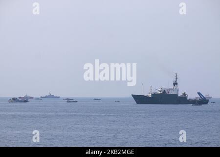 Der Riset-Wesel Baruna Jaya führt am 31. Oktober 2018 Suchaktivitäten für den 3.-tägigen SAR-Betrieb eines abgestürzten Lion Air-Flugzeugs in der Karawang Bay durch. Der Befehlshaber der indonesischen Streitkräfte, Marschall Hadi Tjahjanto und der Leiter der nationalen SAR-Agentur, Vizemeschall Syaugi, Auf der Pressekonversenz erklärte, dass das Forschungsschiff Baruna Jaya es geschafft habe, Trümmer zu finden und einen Ping-Locator zu erkennen, der angeblich dem Lion Air JT-610-Flugzeug gehört, das am 29. Oktober, wenige Minuten nach dem Start von Jakarta, in der Bucht von Karawang fiel. (Foto von Aditya Irawan/NurPhoto) Stockfoto