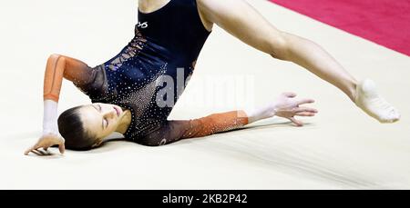 LIVERPOOL - Naomi Visser während des Allround-Finales der Frauen bei den Weltmeisterschaften der Gymnastik in Liverpool. ANP IRIS VAN DEN BROEK Stockfoto