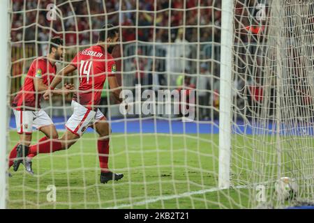 Ahlys Amr El-Solia feiern am 2. November 2018 in Alexandria, Ägypten, ein Tor gegen Esperance, während ihrer ersten Etappe des CAF-Final African Champions League-Spiels zwischen Al Ahly und Esperance de Tunis im Borg Al Arab Stadium. (Foto von Ahmed Awaad/NurPhoto) Stockfoto