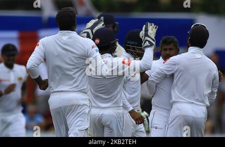 Sri-lankischer Cricketspieler Rangana Herath feiert am 6. November 2018 nach einem Wicket während des 1.-tägigen Spiels des ersten Test-Cricket-Spiels zwischen Sri Lanka und England im Galle International Cricket Stadium, Galle, Sri Lanka (Foto: Tharaka Basnayaka/NurPhoto) Stockfoto