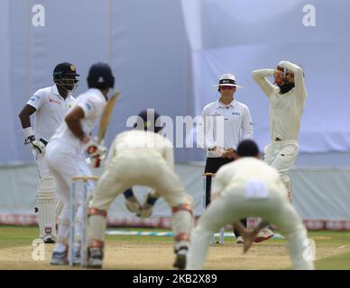 Der englische Cricketspieler Moeen Ali liefert während des 2.-tägigen Spiels des ersten Test-Cricket-Spiels zwischen Sri Lanka und England im Galle International Cricket Stadium, Galle, Sri Lanka, einen Ball aus. 11-07-2018 (Foto von Tharaka Basnayaka/NurPhoto) Stockfoto