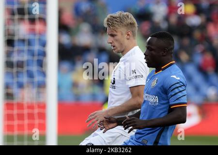 Amath Ndiaye von Getafe CF und Daniel Wass von Valencia CF während des La Liga-Spiels zwischen Getafe CF und Valencia CF im Coliseum Alfonso Perez in Getafe, Spanien. 10. November 2018. (Foto von A. Ware/NurPhoto) Stockfoto