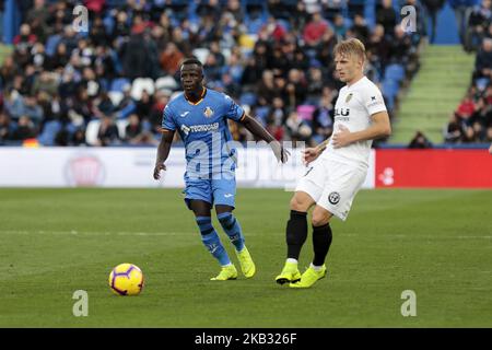 Amath Ndiaye von Getafe CF und Daniel Wass von Valencia CF während des La Liga-Spiels zwischen Getafe CF und Valencia CF im Coliseum Alfonso Perez in Getafe, Spanien. 10. November 2018. (Foto von A. Ware/NurPhoto) Stockfoto