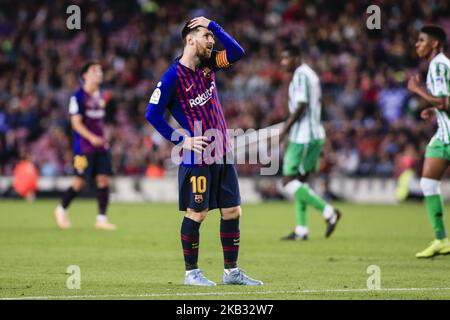 10 Leo Messi aus Argentinien vom FC Barcelona kehrt nach der Genesung seiner Armverletzung während des spanischen Fußballspiels La Liga zwischen dem FC Barcelona und Real Betis Balompie am 11. November 2018 im Camp Nou Stadion in Barcelona, Spanien, zurück. (Foto von Xavier Bonilla/NurPhoto) Stockfoto