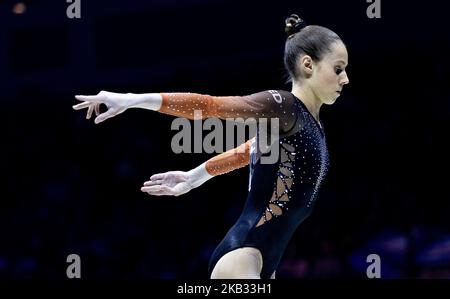 LIVERPOOL - Naomi Visser während des Allround-Finales der Frauen bei den Weltmeisterschaften der Gymnastik in Liverpool. ANP IRIS VAN DEN BROEK Stockfoto