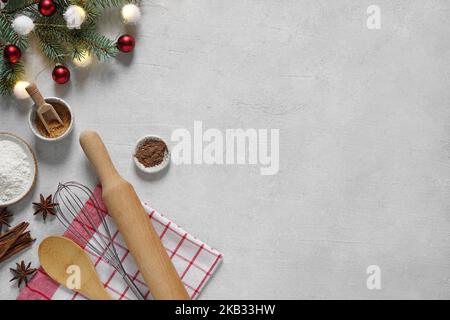 Weihnachten und Neujahr Komposition von Küchenutensilien, Draufsicht, Kopierraum Stockfoto