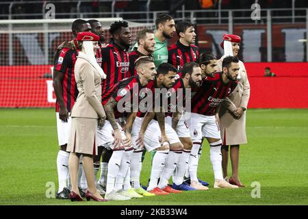 Milan Team posiert, um vor dem Fußballspiel der Serie A n.12 MAILAND - JUVENTUS am 11/11/2018 im Stadio Giuseppe Meazza in Mailand, Italien fotografiert zu werden. (Foto von Matteo Bottanelli/NurPhoto) Stockfoto