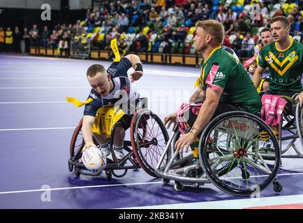 Der englische Nathan Collins konnte es während des Spiels der Rugby League-Weltmeisterschaft der Rollstuhlfahrer-Gruppe A in der Copper Box Arena in London versuchen. Bilddatum: Donnerstag, 3. November 2022. Stockfoto