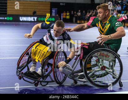 Der englische Nathan Collins konnte es während des Spiels der Rugby League-Weltmeisterschaft der Rollstuhlfahrer-Gruppe A in der Copper Box Arena in London versuchen. Bilddatum: Donnerstag, 3. November 2022. Stockfoto