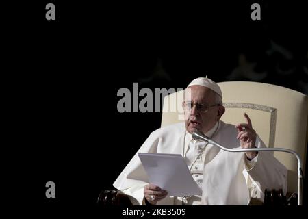 Papst Franziskus hat seine Ansprache bei der Generalaudienz am 20. Juni 2018 in St. Peters Place, Vatikanstadt, gegeben. (Foto von Massimo Valicchia/NurPhoto) Stockfoto