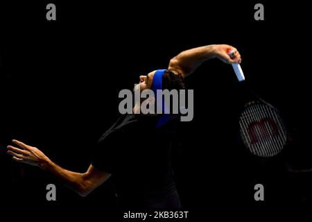 Roger Federer aus der Schweiz wird in seiner Trainingseinheit am fünften Tag des Nitto ATP Finals in der O2 Arena am 15. November 2018 in London, England, in Aktion gesehen. (Foto von Alberto Pezzali/NurPhoto) Stockfoto