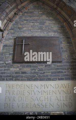 Die Kirche St. Nikolaus, die während des Bombenangriffs der Alliierten am 28. Juli 1943 zerstört wurde und heute als Denkmal für Krieg und Diktatur steht. Hamburg, Den 11. November 2018. (Foto von Noe Falk Nielsen/NurPhoto) Stockfoto