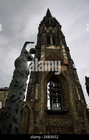 Die Kirche St. Nikolaus, die während des Bombenangriffs der Alliierten am 28. Juli 1943 zerstört wurde und heute als Denkmal für Krieg und Diktatur steht. Hamburg, Den 11. November 2018. (Foto von Noe Falk Nielsen/NurPhoto) Stockfoto