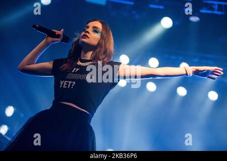 Lauren Mayberry von der schottischen Synthie-Pop-Band Chvrches tritt am 15. November 2018 live bei Fabrique in Mailand, Italien, auf. (Foto von Roberto Finizio/NurPhoto) Stockfoto