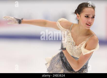 Alina Zagitova aus Russland führt am 17. November 2018 in Moskau, Russland, das Kurzprogramm der Damen des ISU Figure Skating Grand Prix Rostelecom Cup durch (Foto: Igor Russak/NurPhoto) Stockfoto