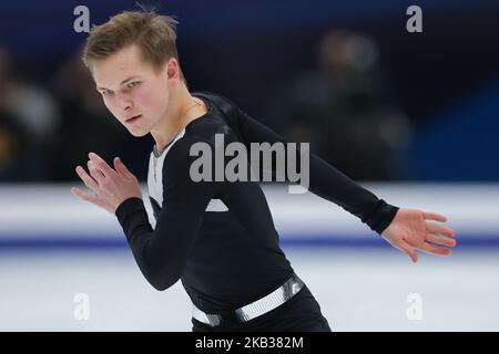 Mikhail Koljada aus Russland tritt am 17. November 2018 im Rahmen des ISU Grand Prix des Eiskunstlauf-Rostelecom Cup in Moskau, Russland, beim Kurzprogramm der Männer auf (Foto: Igor Russak/NurPhoto) Stockfoto