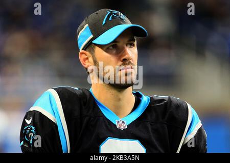 Carolina Panthers Kicker Graham Gano (9) schaut am Sonntag, den 18. November 2018, beim Aufwärmen vor einem NFL-Fußballspiel gegen die Detroit Lions in Detroit, Michigan, USA, auf das Spielfeld. (Foto von Amy Lemus/NurPhoto) Stockfoto