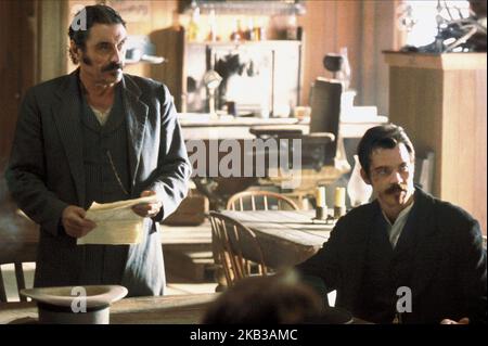 DEADWOOD, IAN MCSHANE, TIMOTHY OLYOPHHALE, 2004 Stockfoto