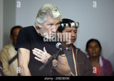 Der legendäre Musiker-Aktivist der Pink Floyd-Band Roger Waters drückte während einer Pressekonferenz seine Unterstützung für Gemeinden aus, die von der Ölverschmutzung durch die Firma Chevron-Texaco betroffen sind, am Dienstag, den 20. Oktober in Quito, Ecuador, 2018. Roger Waters Said drückt seine Unterstützung für das Julian Assange Asyl in der Botschaft von Ecuador in London aus. (Foto von Franklin Jácome/PRESSOUTH/NurPhoto) Stockfoto