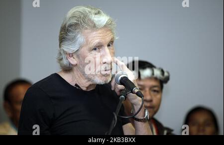 Der legendäre Musiker-Aktivist der Pink Floyd-Band Roger Waters drückte während einer Pressekonferenz seine Unterstützung für Gemeinden aus, die von der Ölverschmutzung durch die Firma Chevron-Texaco betroffen sind, am Dienstag, den 20. Oktober in Quito, Ecuador, 2018. Roger Waters Said drückt seine Unterstützung für das Julian Assange Asyl in der Botschaft von Ecuador in London aus. (Foto von Franklin Jácome/PRESSOUTH/NurPhoto) Stockfoto